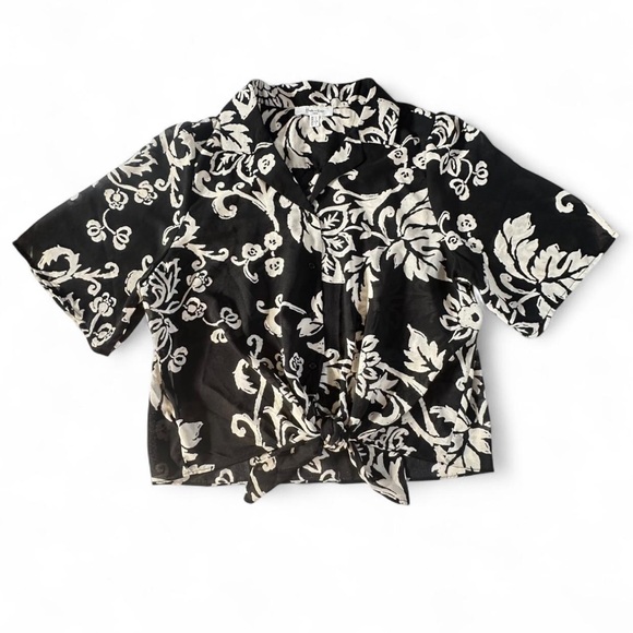 Elegant Black and White Floral Button Down Shirt - Picture 8 of 8